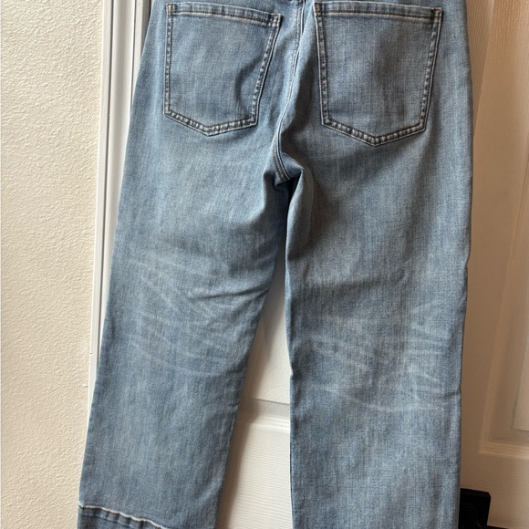 Cabi 6 Light Wash Palm Beach Crop Blue Button-Fly Jeans - Picture 5 of 9